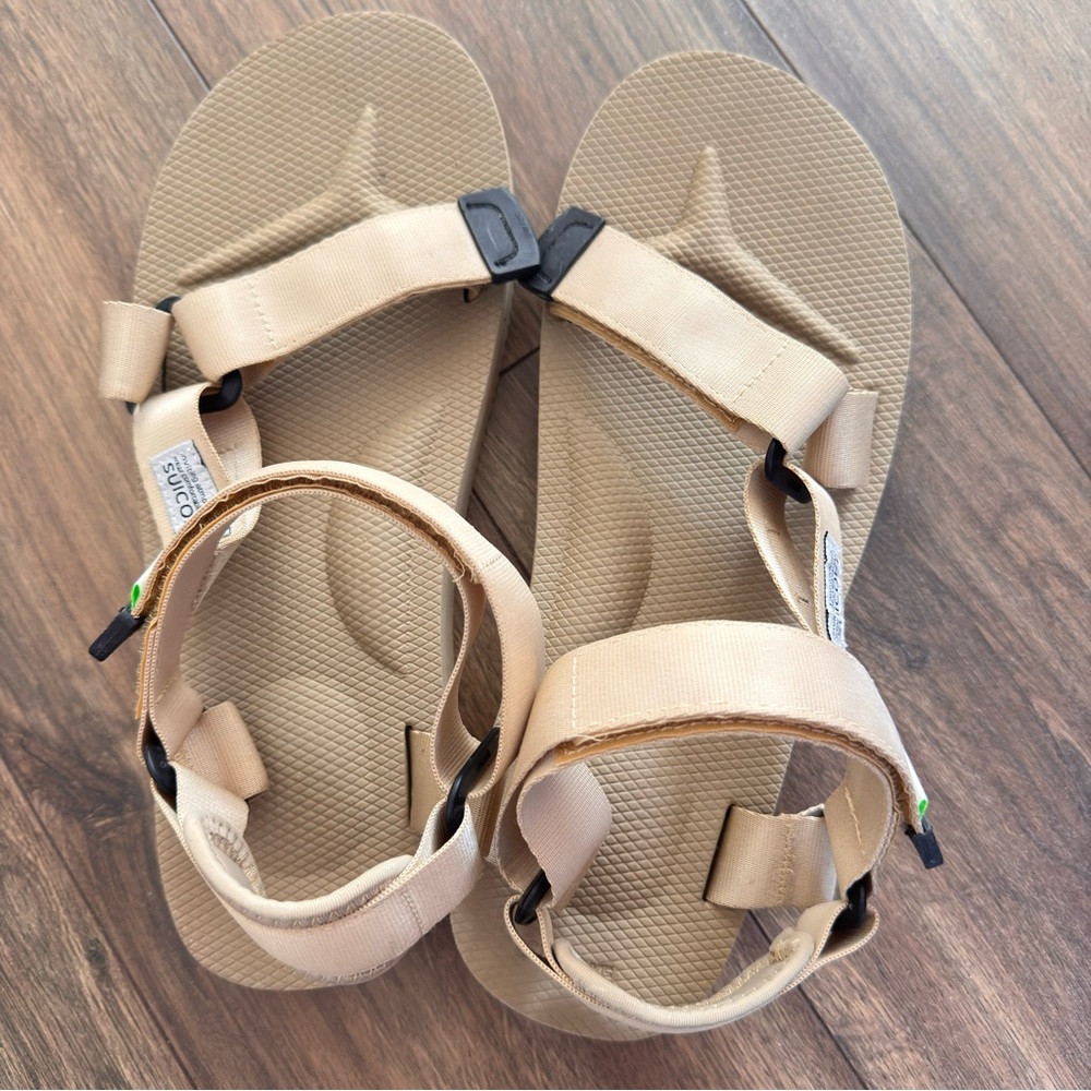 Suicoke women’s Sandal size 10 DEPA-Can Beige/Tan with adjustable Strap
